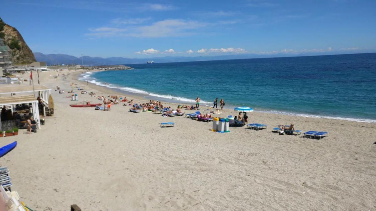 House Of Fly With Sea View, Front The Beach Savona Esterno foto